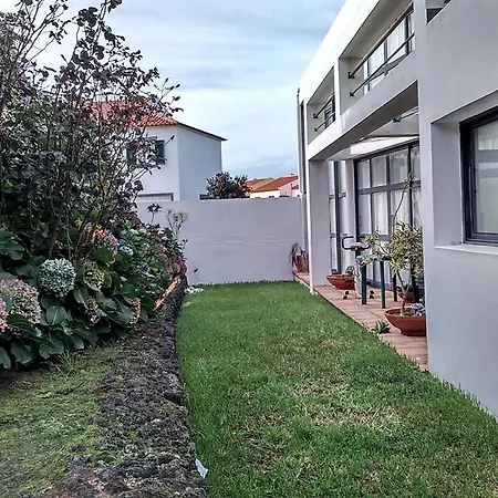 Surf & Guest Lorena's House Guest house